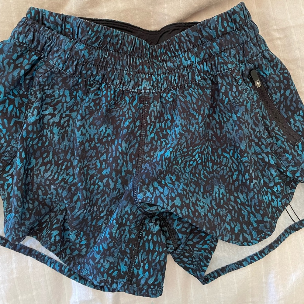 Printed Lululemon shorts size 2